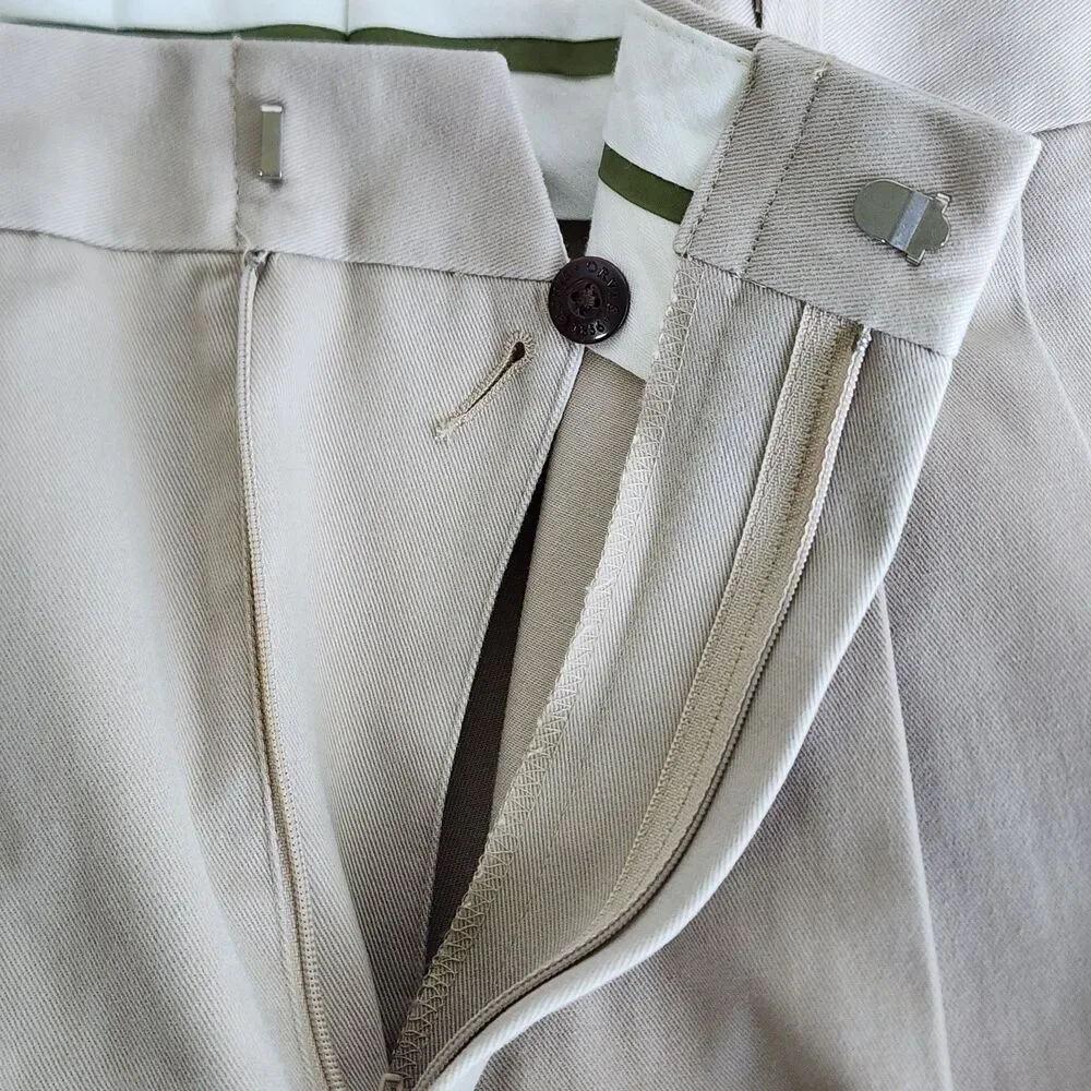 NWT Orvis Men's Wrinkle-Free Chinos Khaki Pleated Pants Size 38 100% Cotton